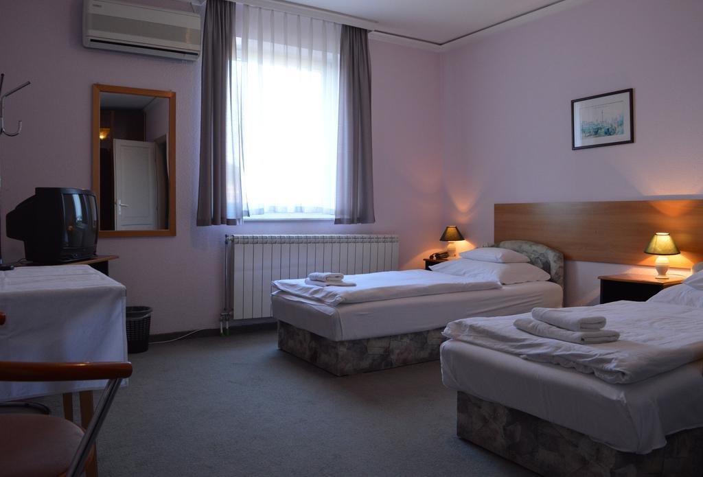 Apollo Motel Kecskemét Pokoj fotografie